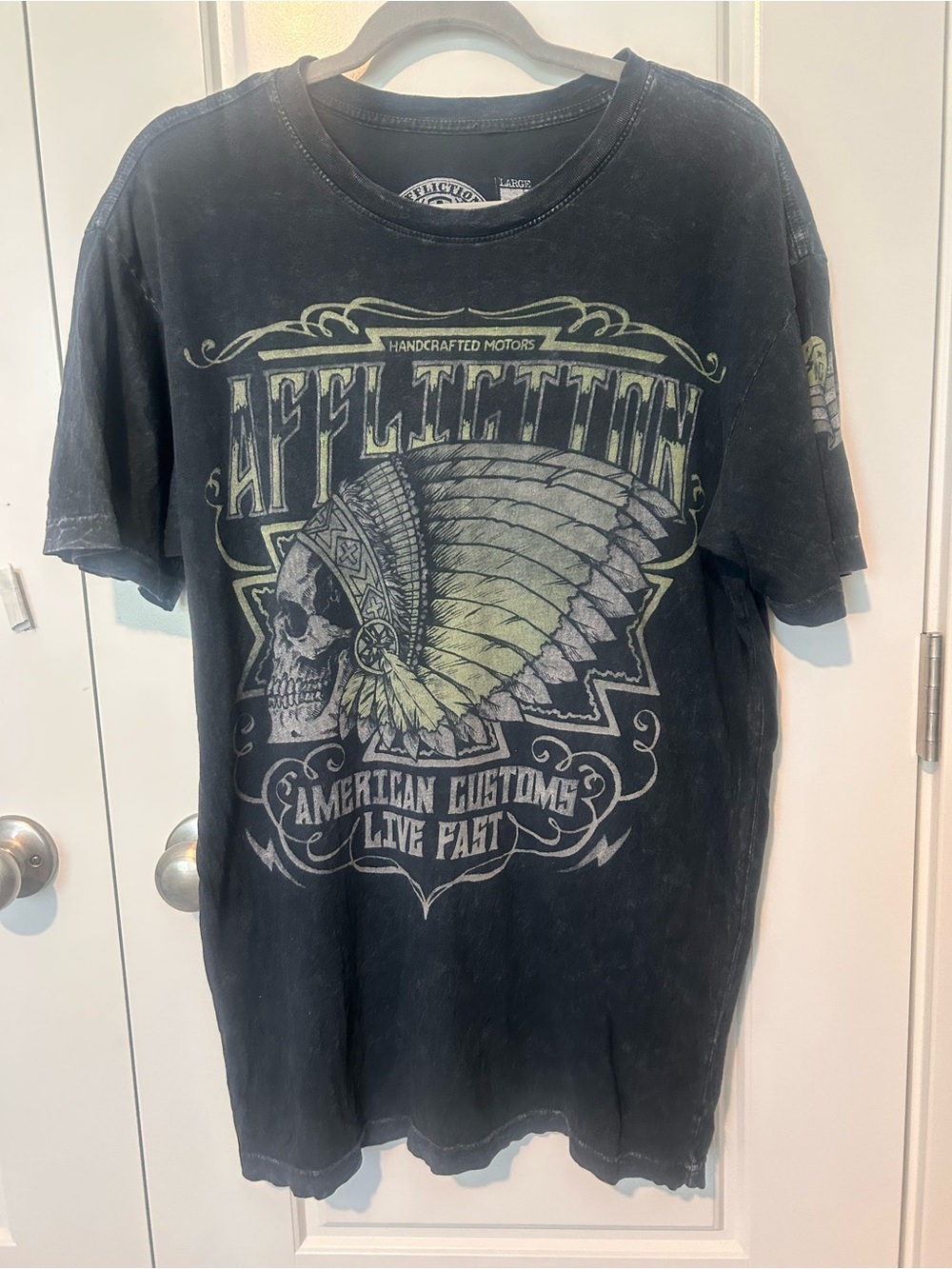 Affliction Men's Black Graphic T-Shirt - Native Skull Print. Large